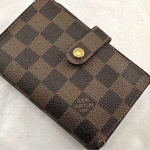 AUTHENTIC Louis Vuitton wallet. Monogram canvas.